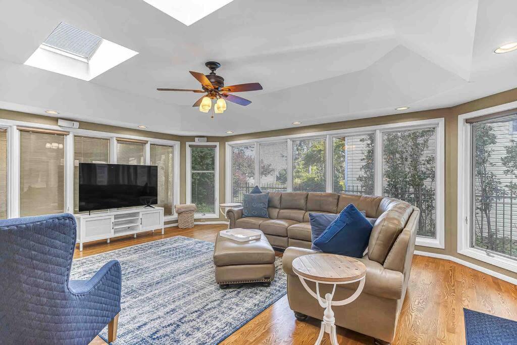 Luxury Downtown Sheboygan 4Bdr House on the Lake