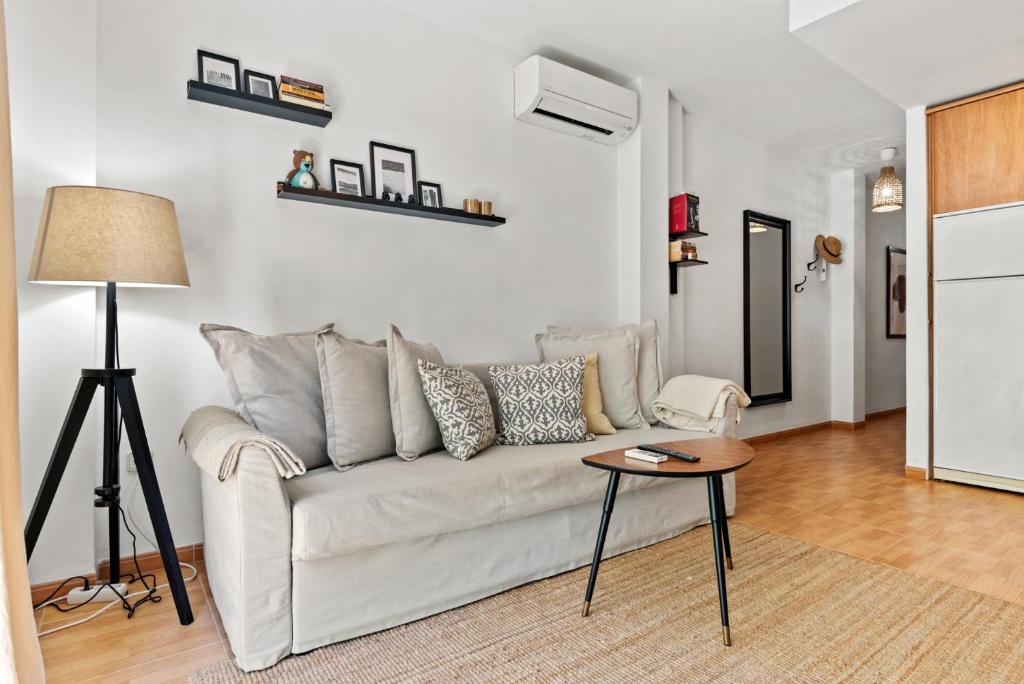 Cozy apartment in Fuengirola city center by Costarentals - Ref 207, Fuengirola