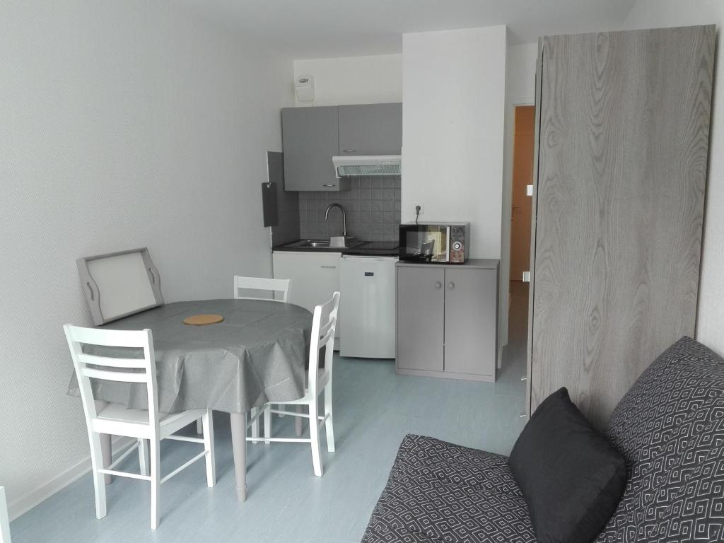 Studio rénové avec balcon à 100m de la plage et piscine - 4 personnes - Les Sables-d'Olonne - FR-1-331-204 - 3