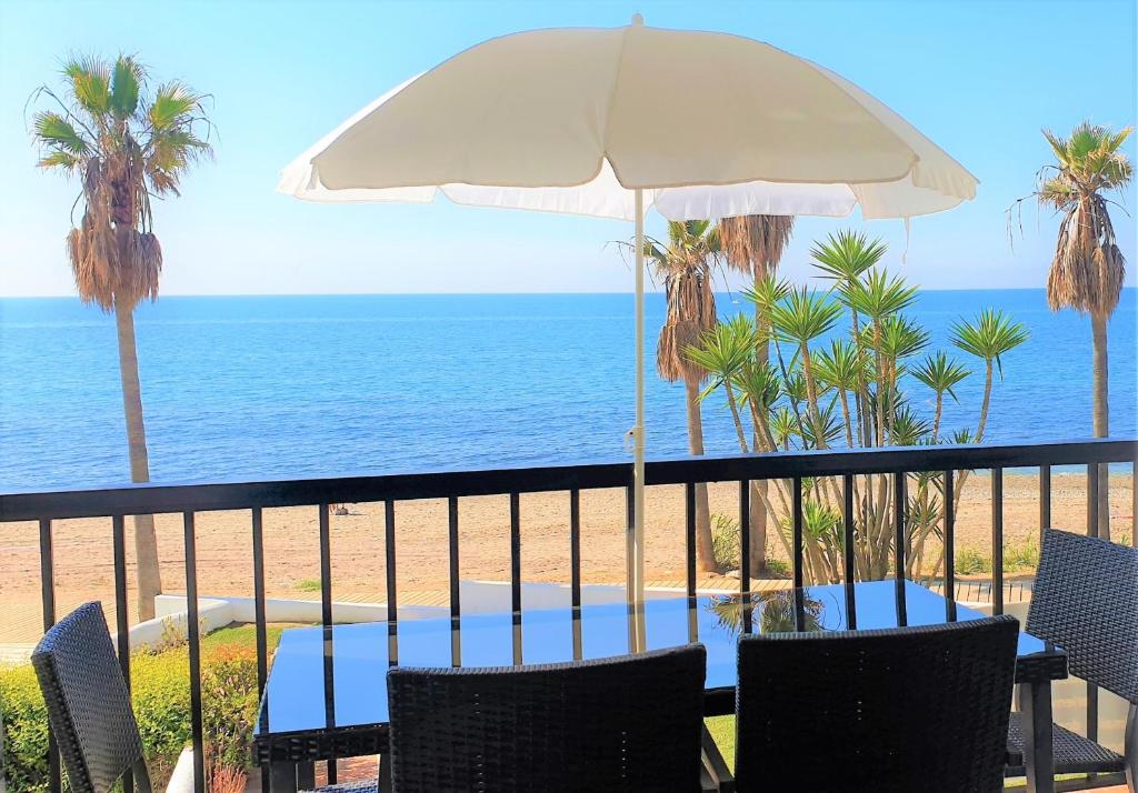 Dona Lola Micaela Beach front duplex 2 bedroom apartment - open sea and beach views surrounded by bars and restaurants - Costa del Sol - CS199 - 1