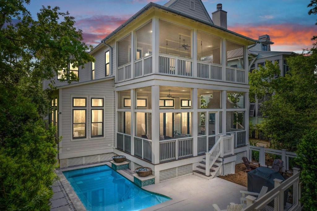 YOLO, Santa Rosa Beach