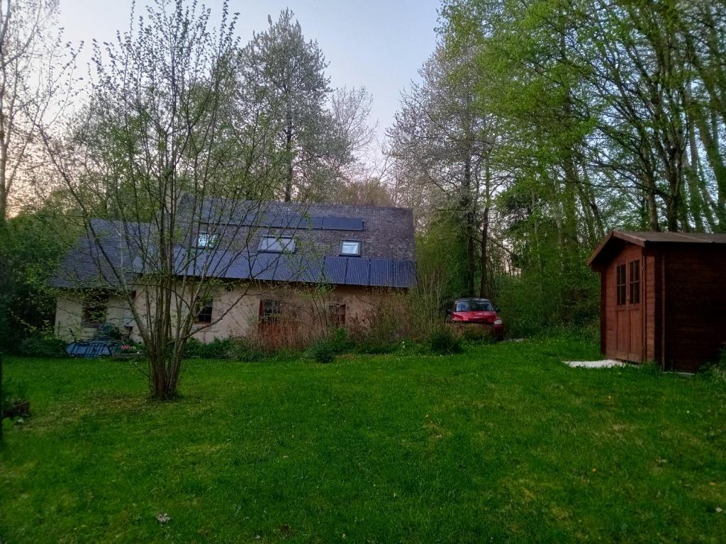 COTTAGE DANS SON ECRIN DE VERDURE