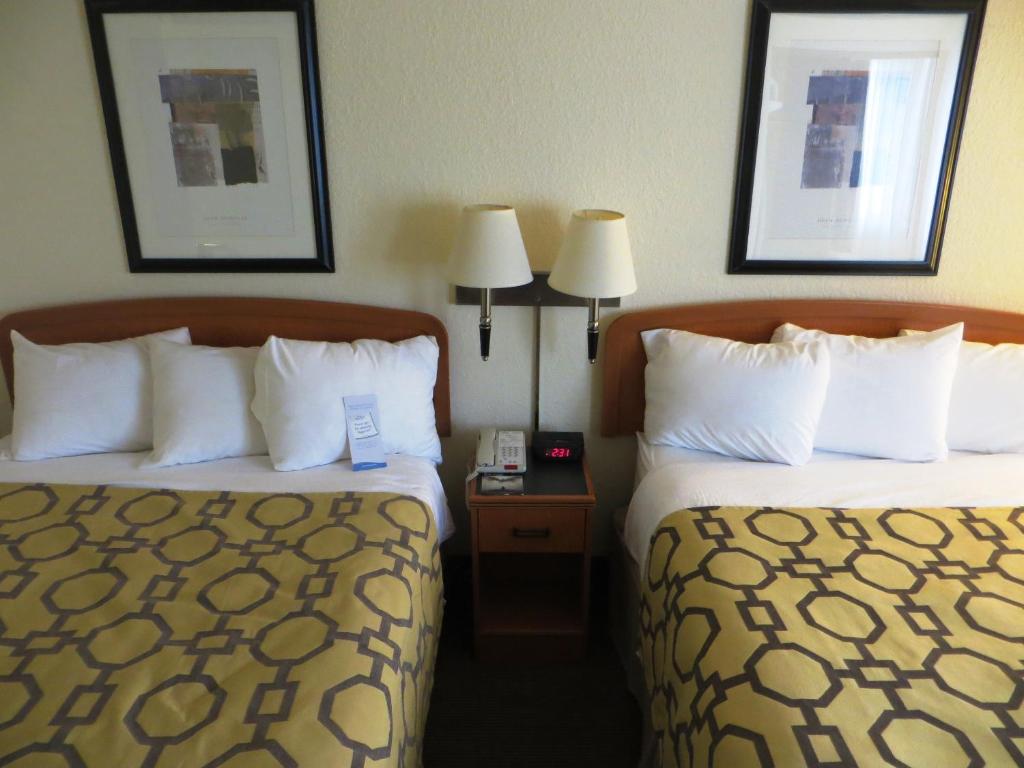 Baymont by Wyndham Fort Wayne photo