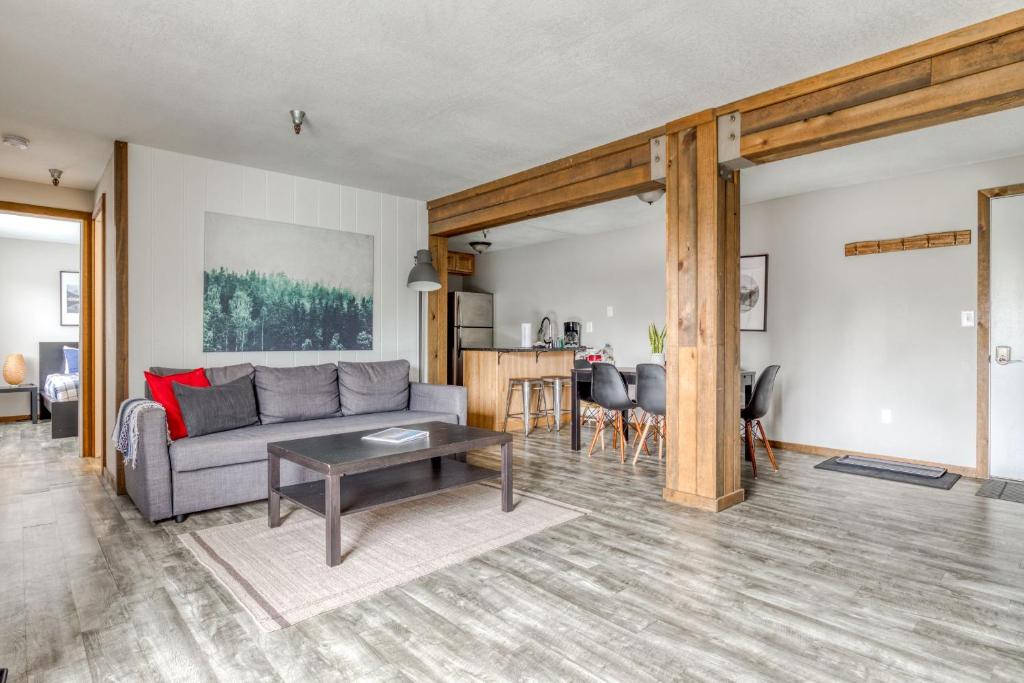 Glorious Mt Hood Condo #304 — Hotel in Government Camp (OR)