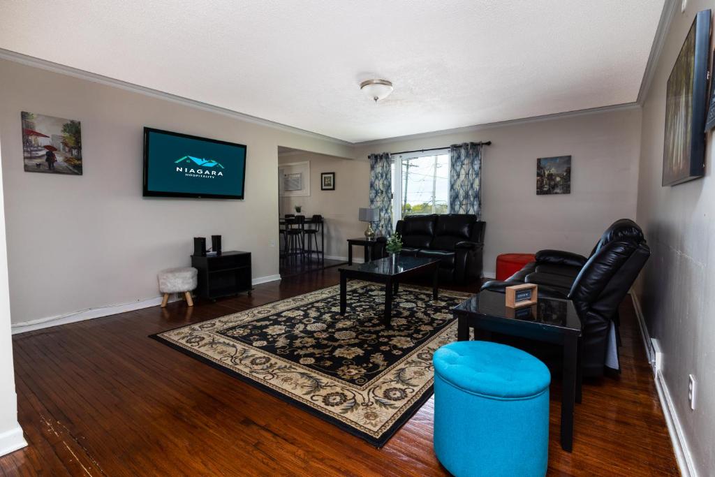 Large 7BR,4BA, Short walk to Niagara Falls, Niagara Falls