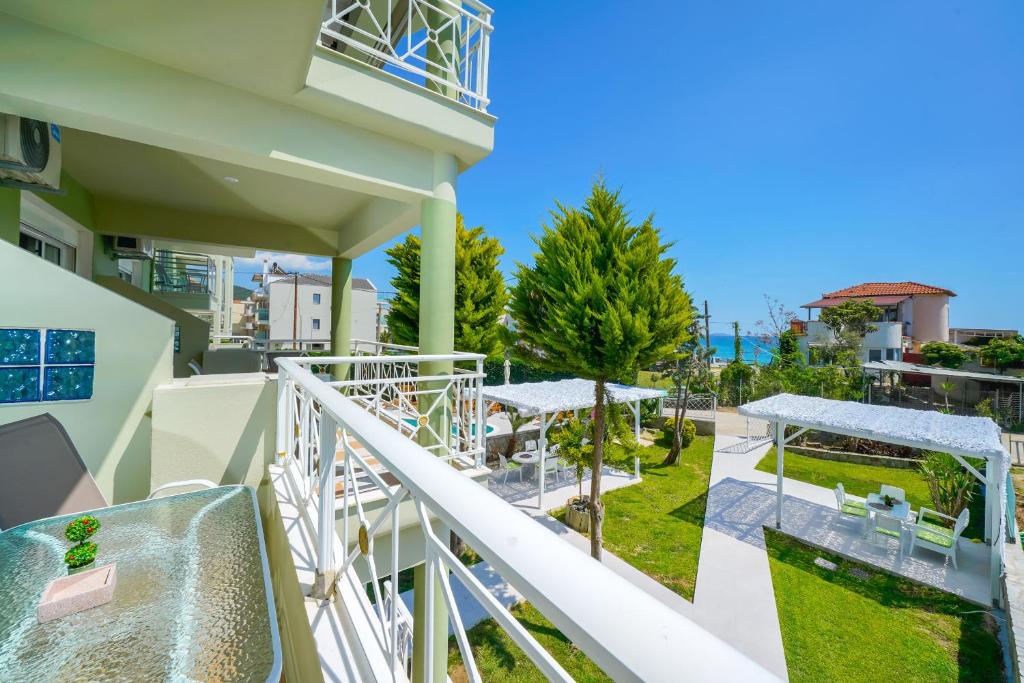Lafeyra Apartments photo