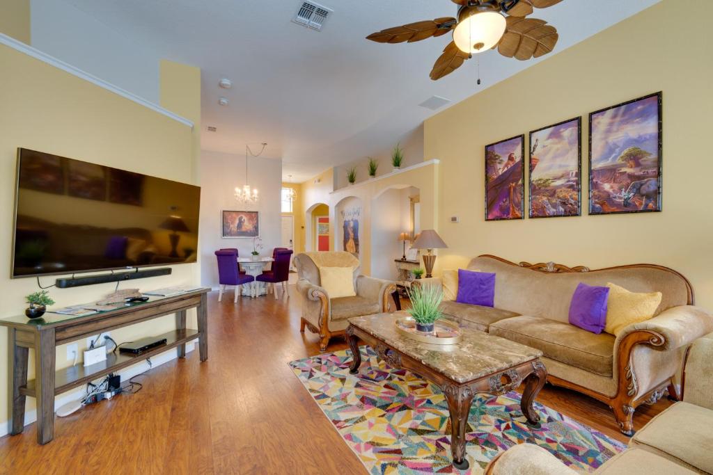 Pool Themed Rooms and Arcade Disney Escape 전경