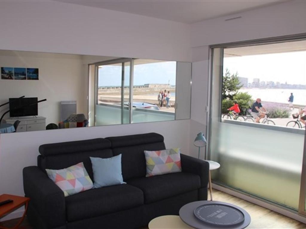 Appartement 2 Pièces Rénové Vue Mer, Proche Centre - FR-1-331-84 - 2
