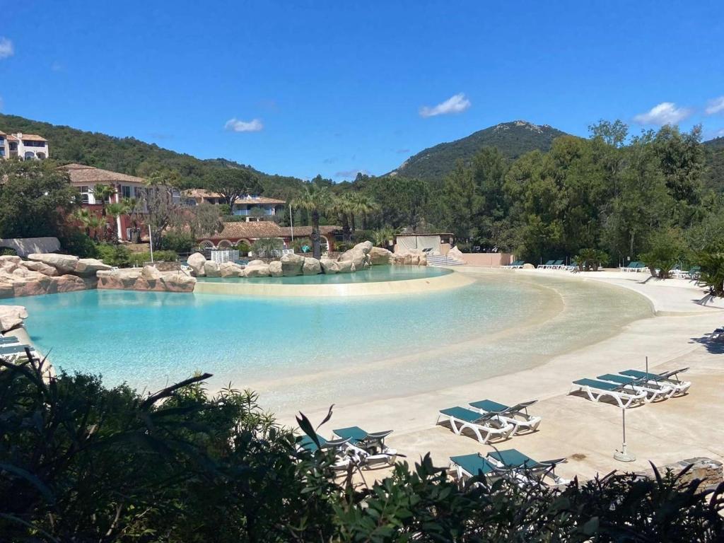 Grimaud : Appartement 3 Pces avec piscine et vue mer - FR-1-226-514 - 1