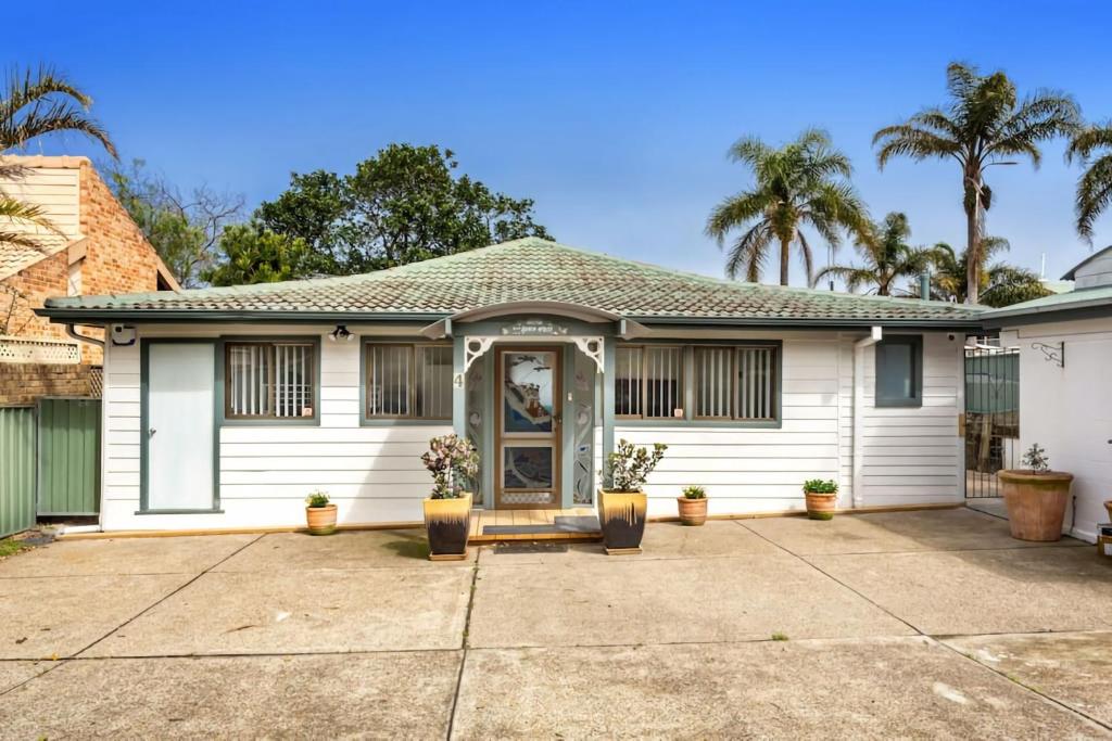 Sunset Beach House Pet Friendly photo