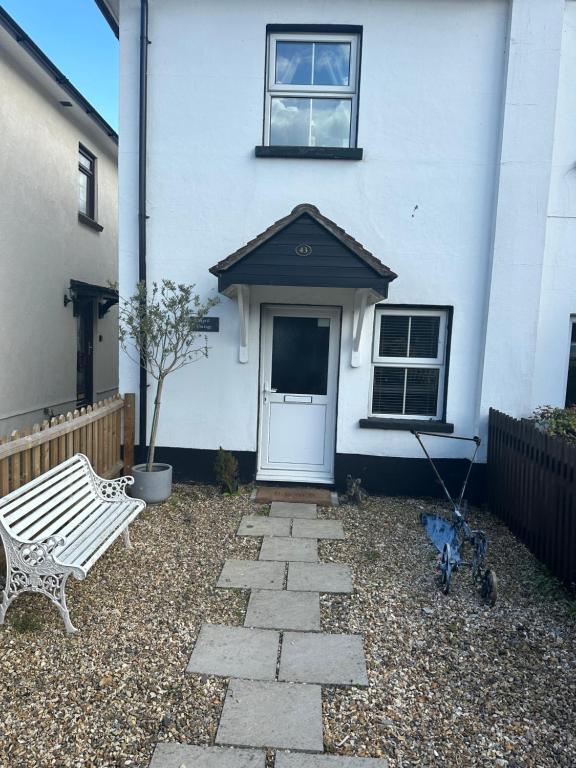 April Cottage, Ringwood photo 6