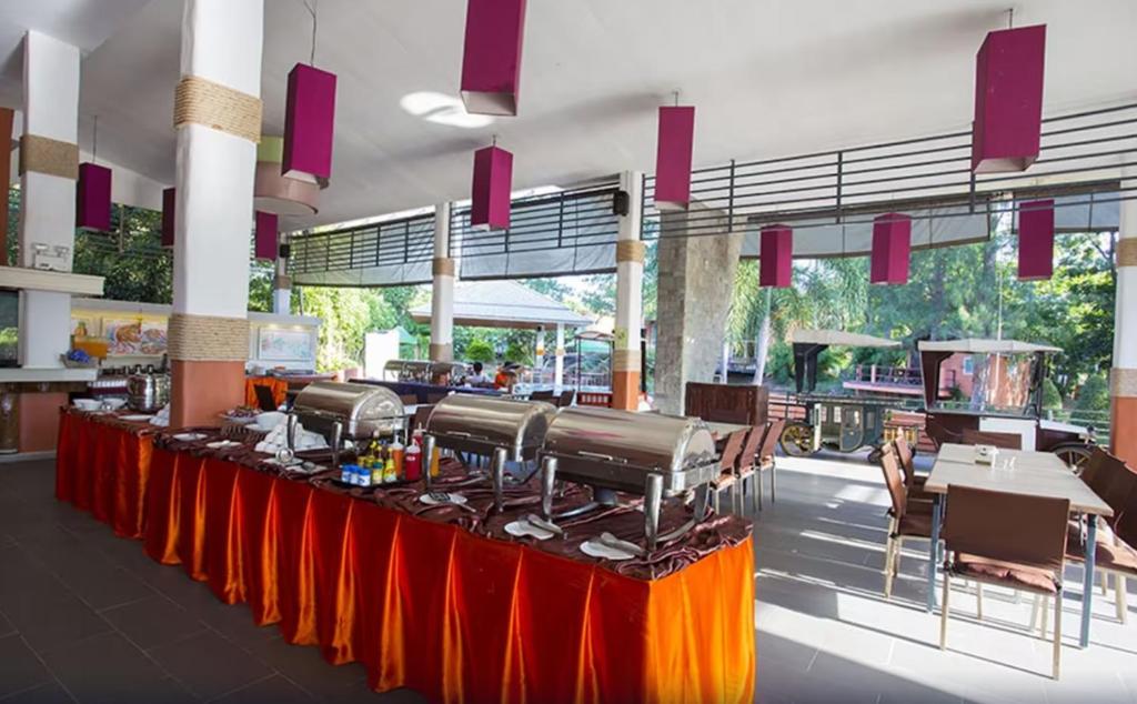 Restaurant, Aurora Resort Khao Yai in Khao Yai