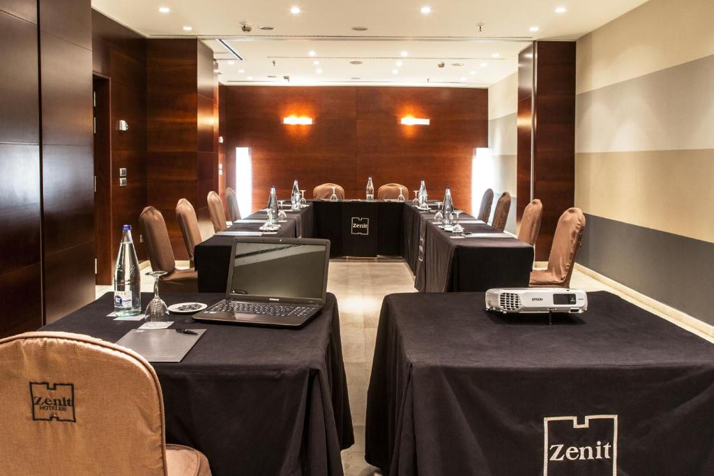 Tárgyalóterem/bálterem