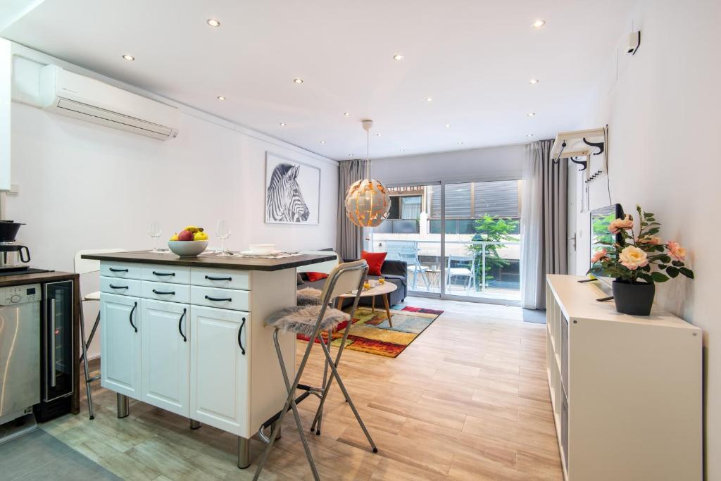 LOS BOLICHES 2ND LINE BEACH APARTMENT - 4