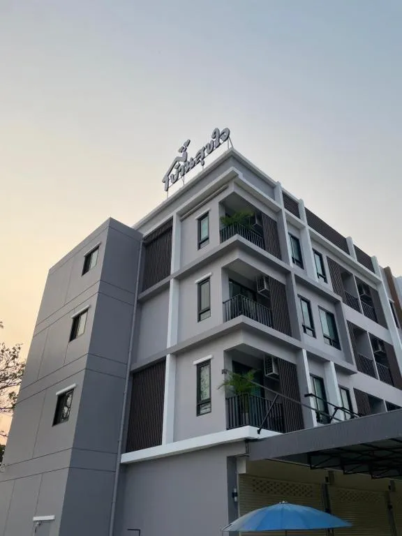 บ้านสุขใจ สามใบเถา，位于Ban Kluai的酒店