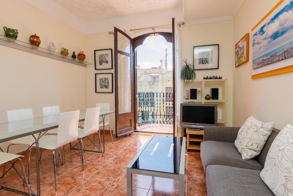 ApartEasy - Modernist flat in Eixample center, Barcelona