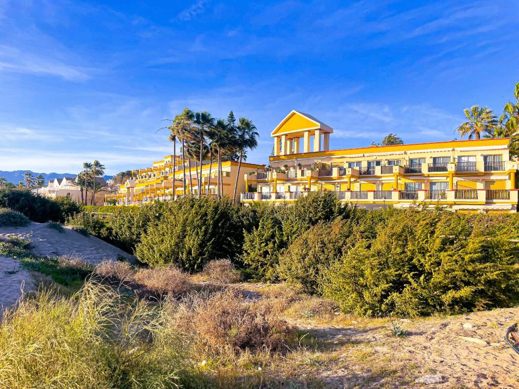 Modern beach apartment Romana Playa in Marbella, Elviria - 3
