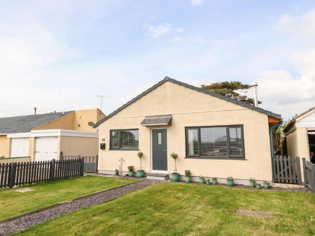 Valley Pines, Holyhead