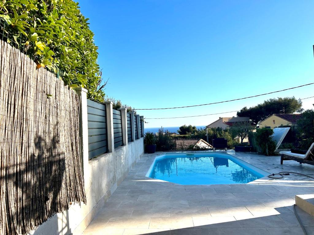 maison entièrement climatisée vue d'exception mer et rade de Marseille avec piscine 8 personnes - 4