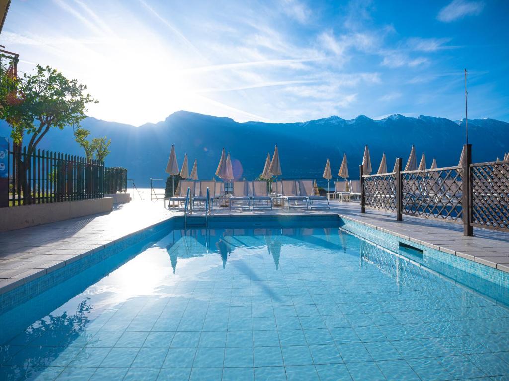 スイミングプール