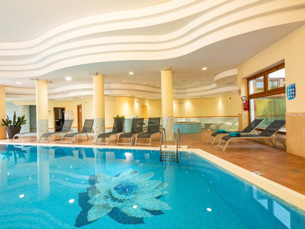 スイミングプール