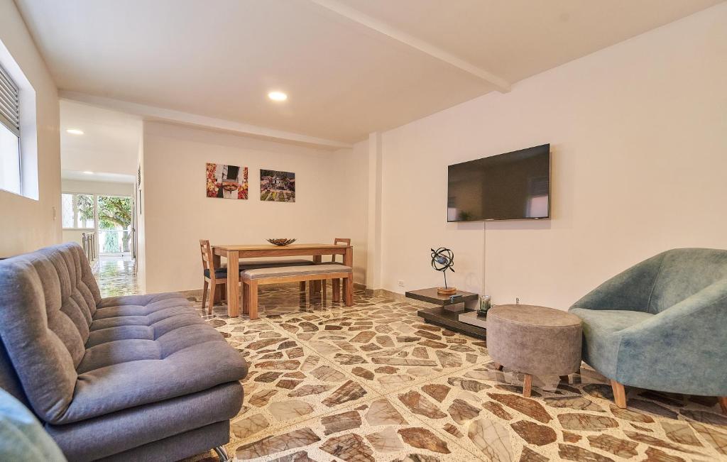 5STARHOMES - Hermosa casa con terraza en Laureles, Medellín