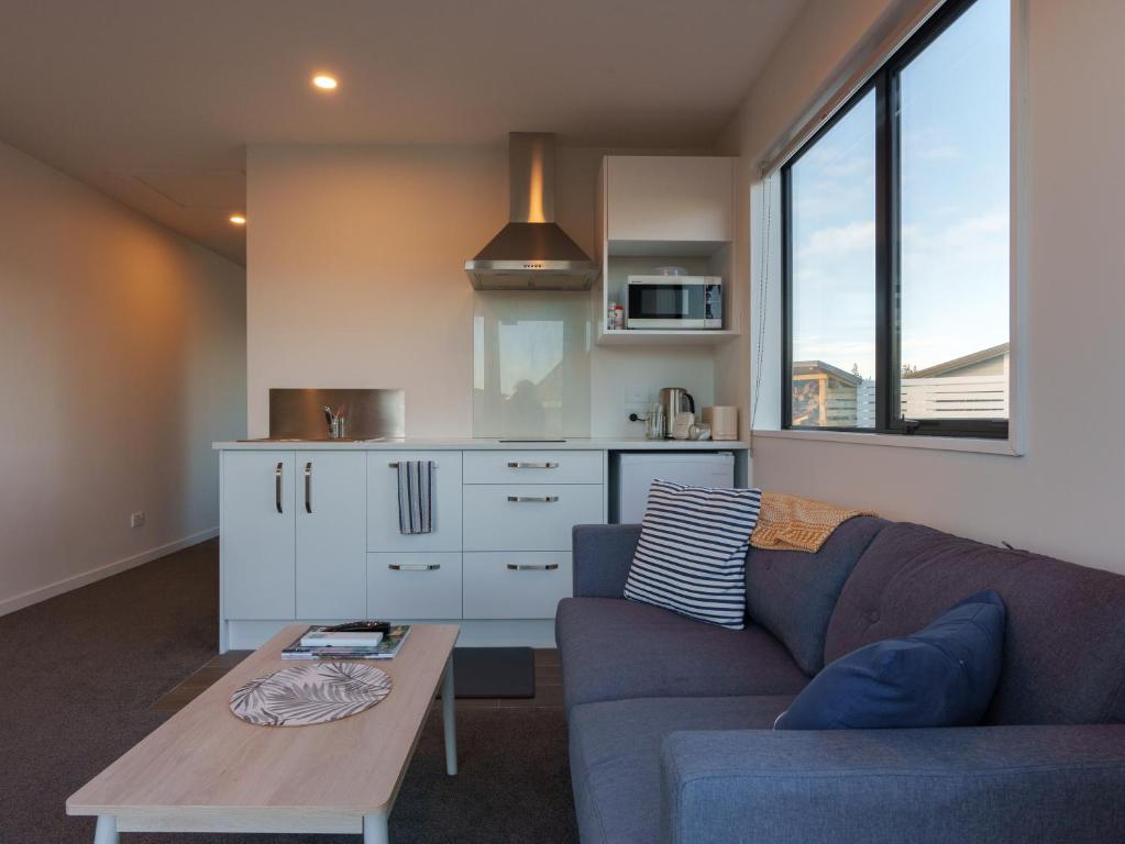 Entire Studio - Rodman 18 - newly furnished photo