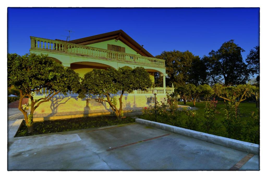 3. Villa Co..