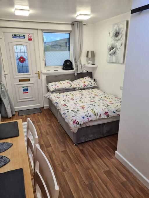 Sunset Place, Lower Boscaswell