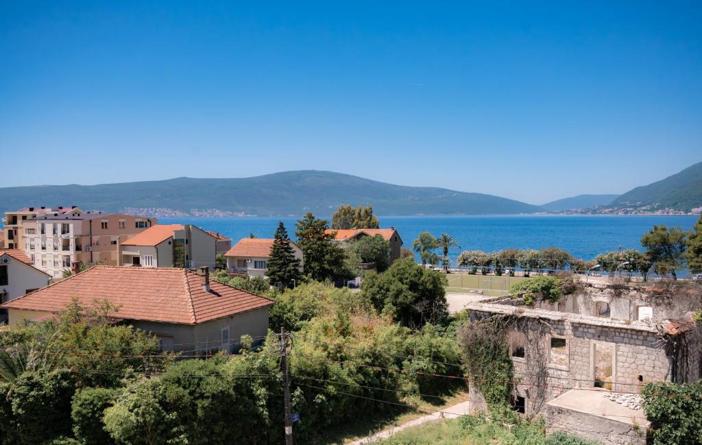 Tivat TOP privacy apartments Manor - 1