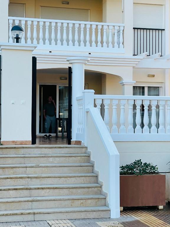 Schöne Unterkunft mit Pool und Terrasse. - 5