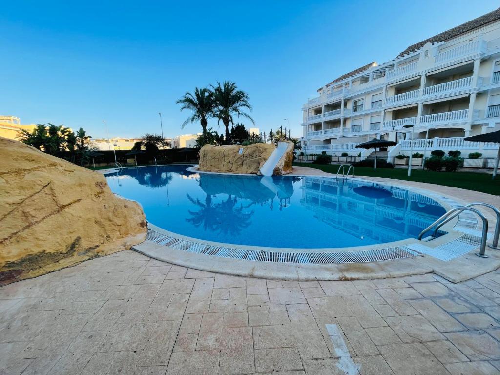 Schöne Unterkunft mit Pool und Terrasse. - 2