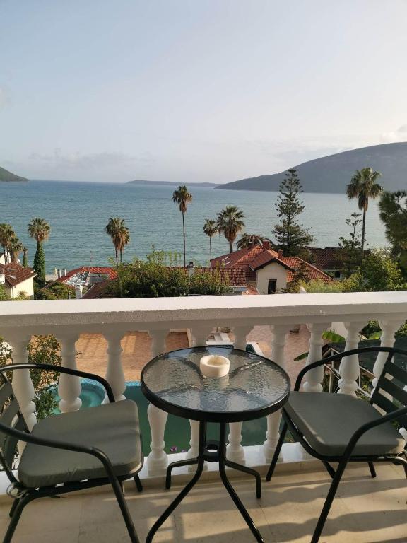 Petrovic house — Hotel in Herceg Novi