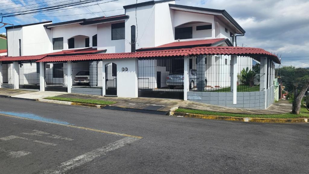 Don Carlos Place LOWER UNIT, Alajuela