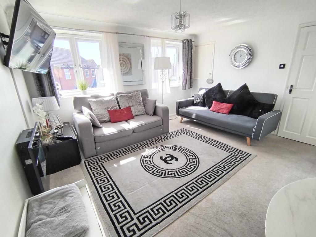 Beautiful & Spacious 1 Bed contemporary maisonette