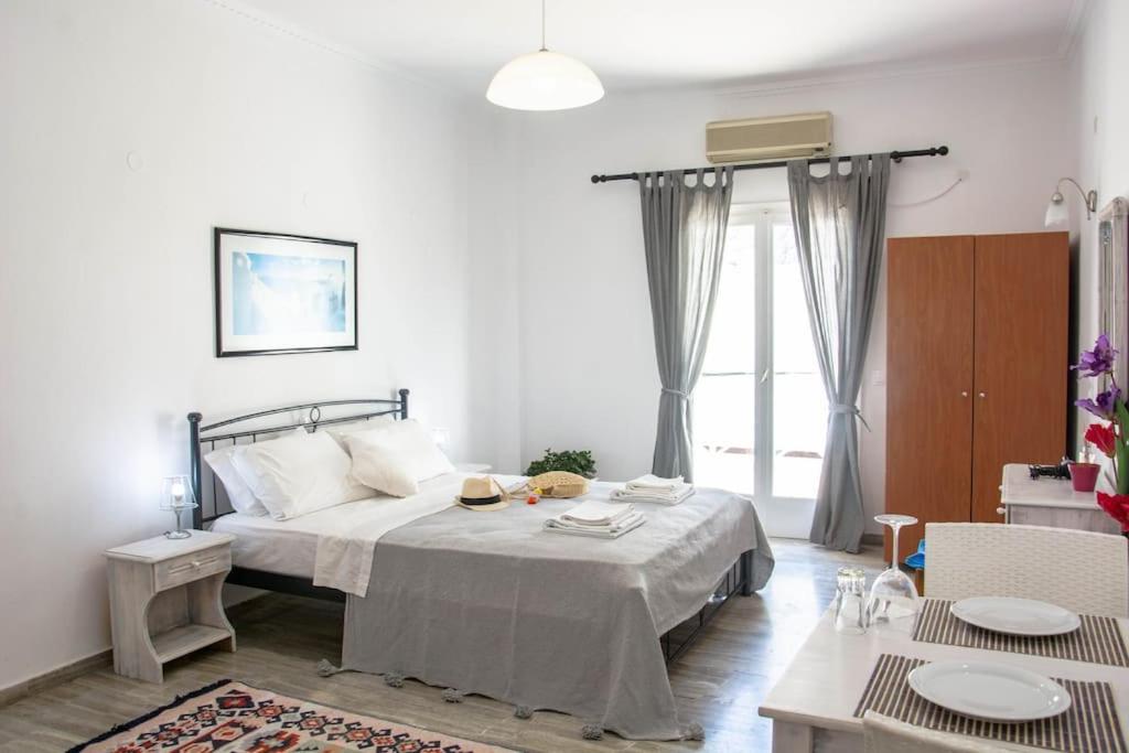 White wave studio 1 , 3min walk from Kamari beach, Kamari