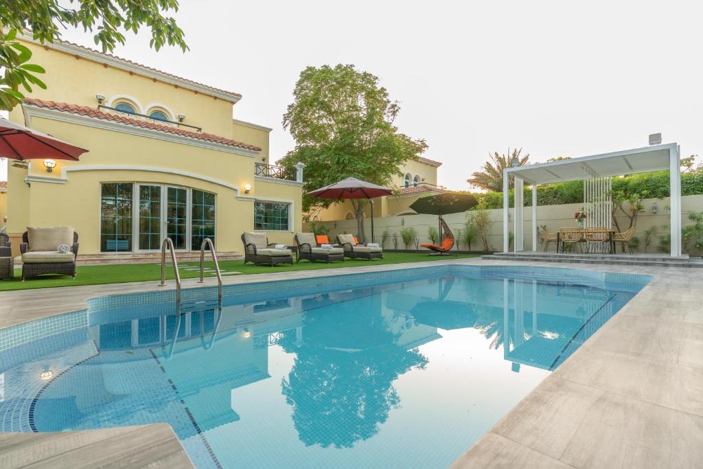 6 plus 1 Bdr Villa Jumeirah Park with Amz Climatized huge private pool - 5 min from Jbr beach — Hotel in Dubai
