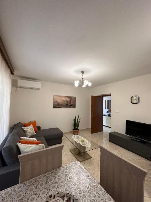 B&S Saranda Apartment, Sarandë