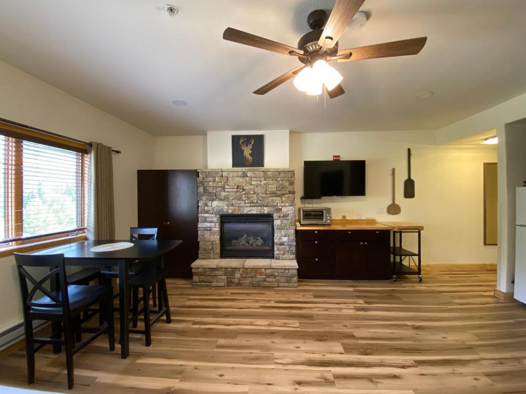 Studios in Gateway Lodge photo