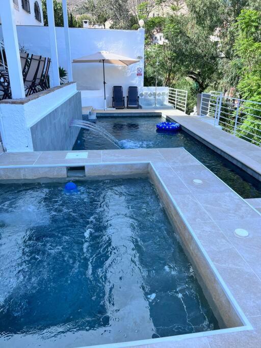 Apartment D with heated swimming pool, jacuzzi, waterfall, heating is extra, Benalmádena