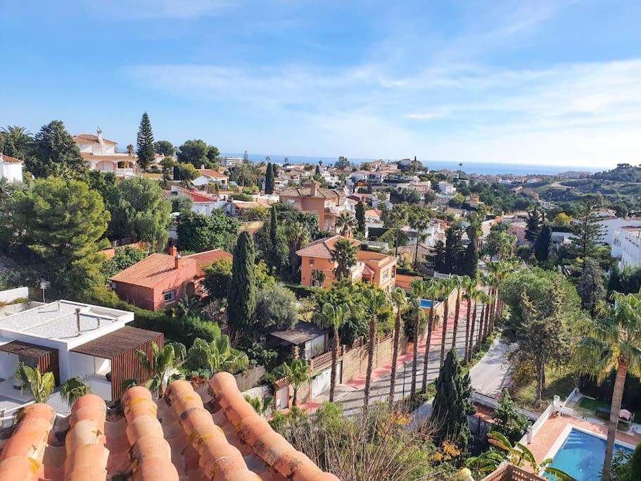 Magnifique logement A avec vue sur mer et piscine, jacuzzi, chauffés, chauffe payant, Benalmádena