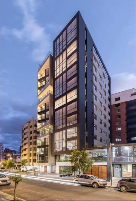 Elegante Suite en la República del Salvador Quito, Quito