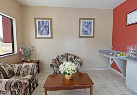 Americas Best Value Inn Baytown photo