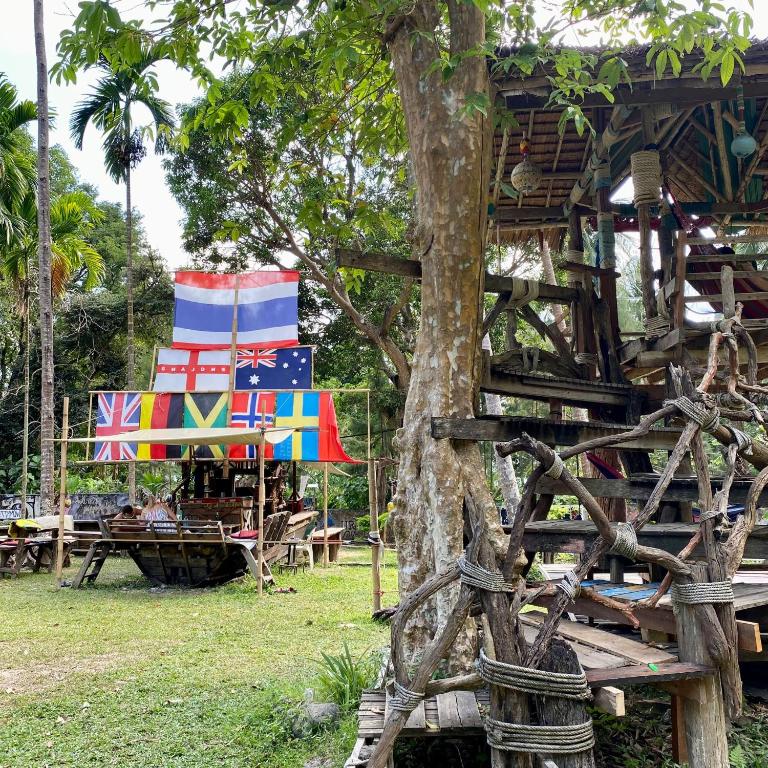 Shared lounge/TV area