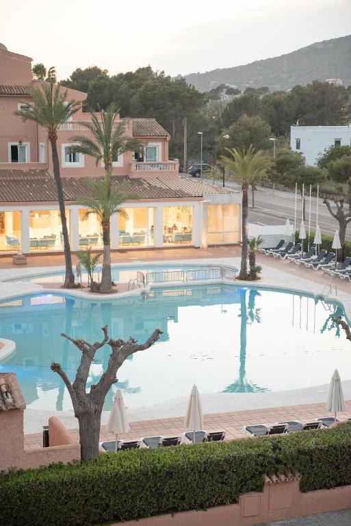 Aparthotel Ciudad Laurel — Basen in Cala Millor, Baleary
