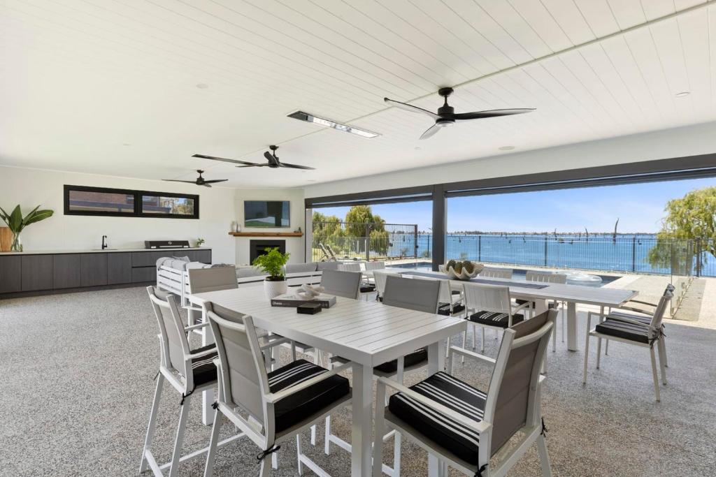 Elements on the Waters Edge, Yarrawonga, Yarrawonga