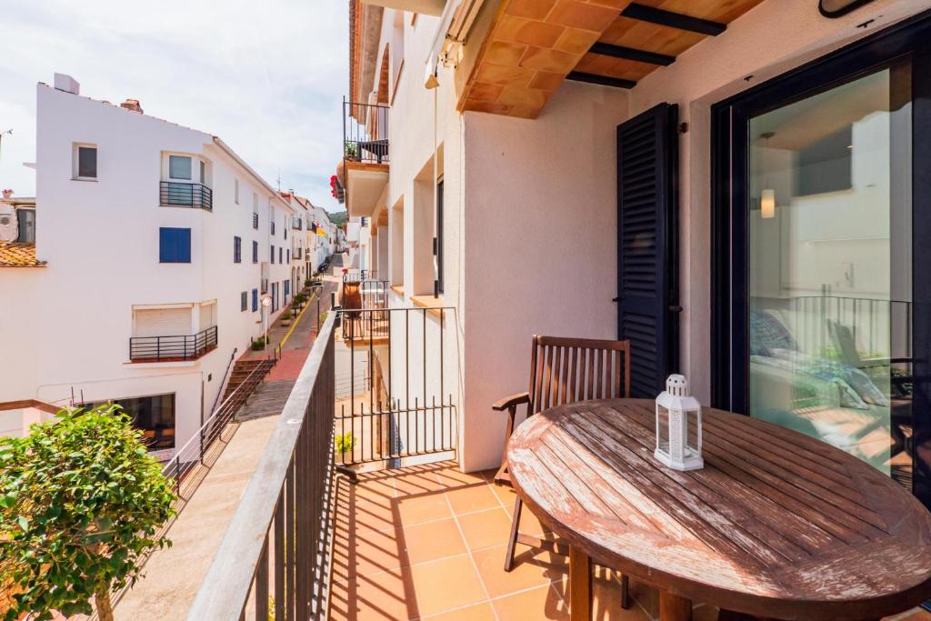 BN-5 Calella de Palafrugell 4 Pax - 1