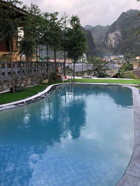 Dong Van B&B スイミングプール