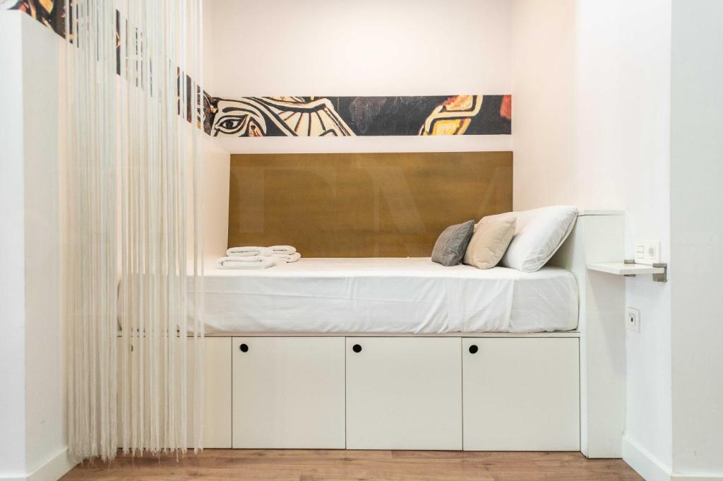 Paloma & Claude Suite Picasso-Inspired REMS - 4
