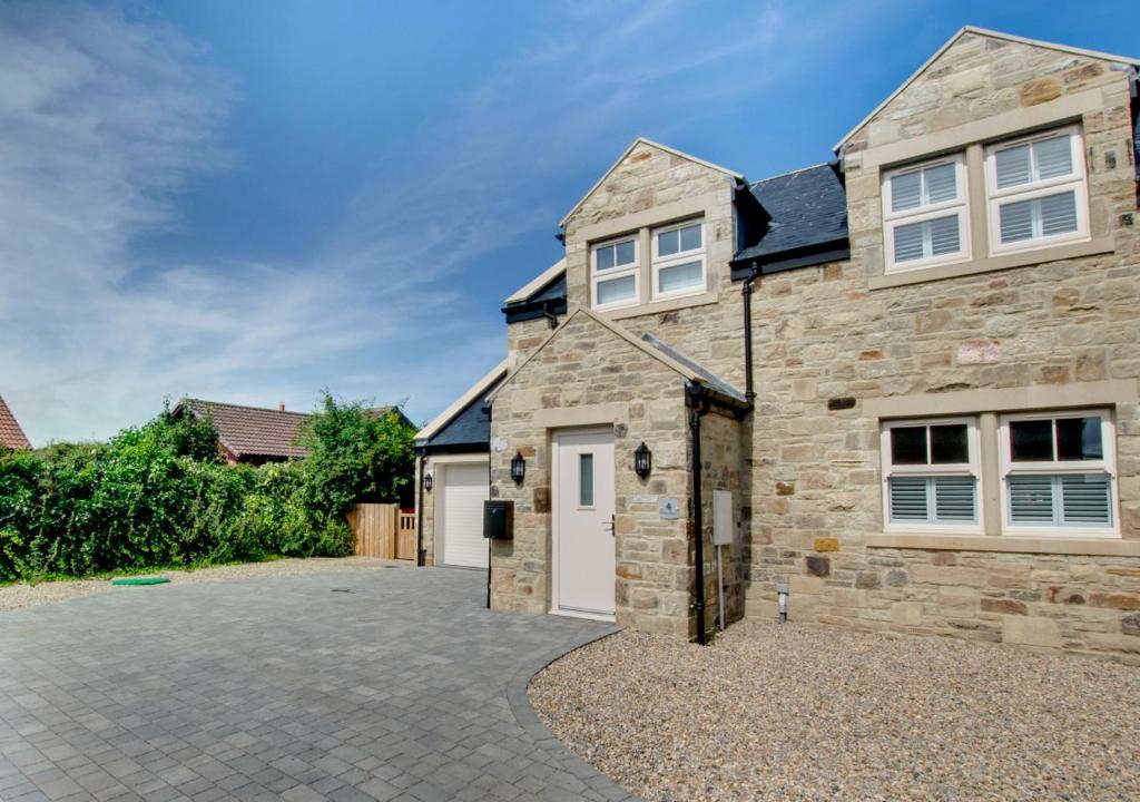 4 Brindles Manse, North Sunderland
